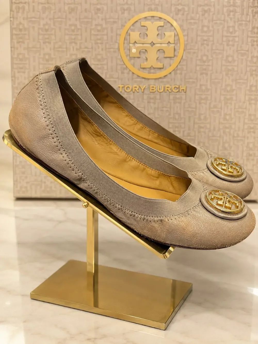 Tory Burch Reva Travel Ballet Flats Beige Leather Gold Logo Sz 7M